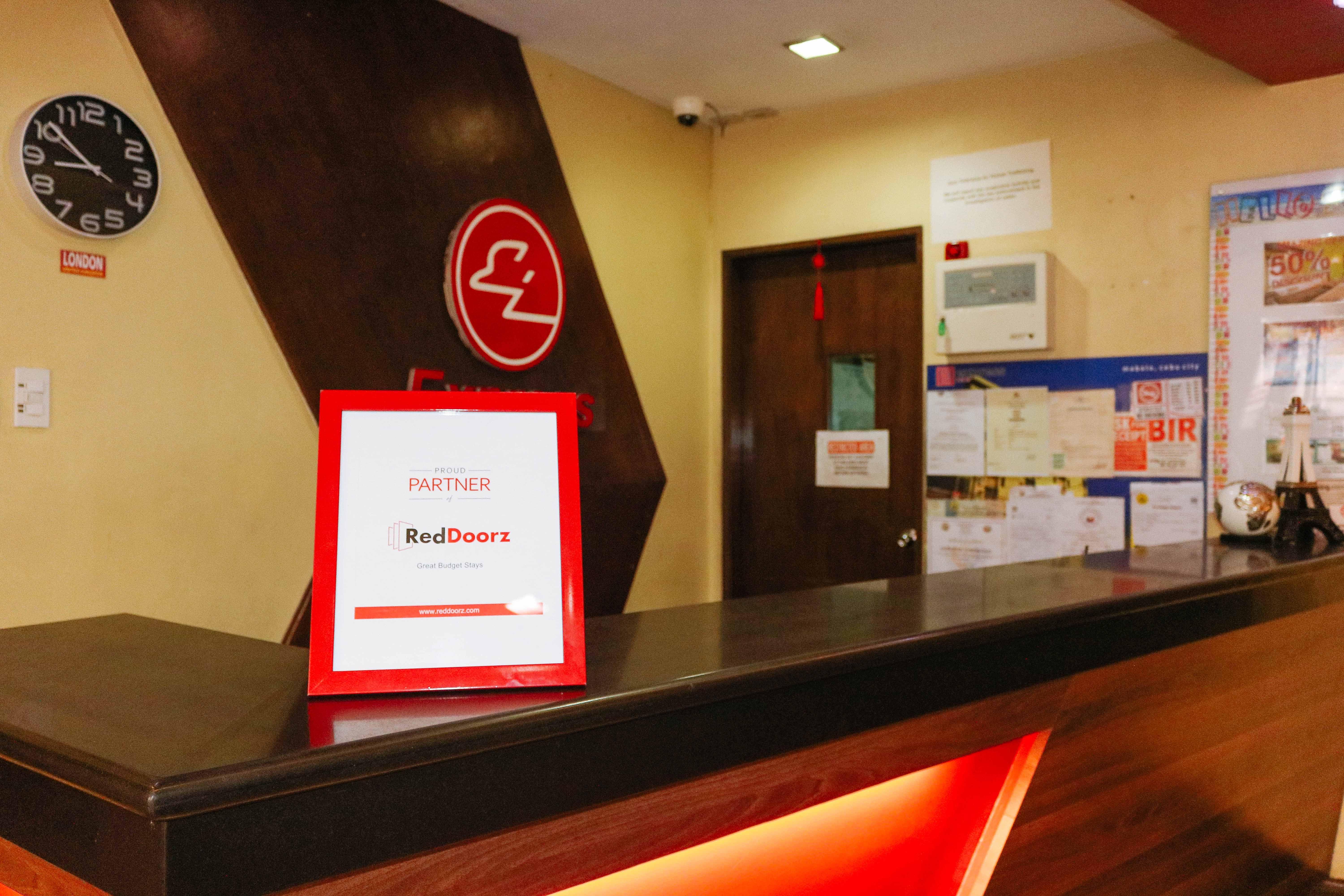 Reddoorz @ Mj Cuenco Avenue Cebu Hotel Exterior photo